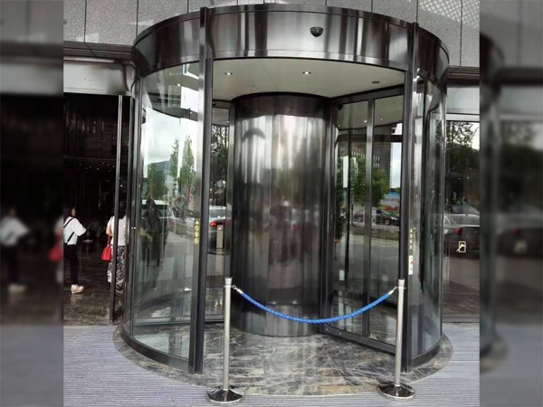 环柱旋转门结构特性、工程优势与场景安装适配指南